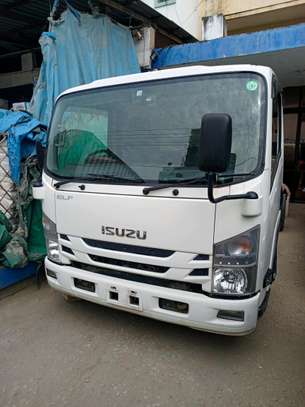 ISuzu ElF Truck chassis image 1