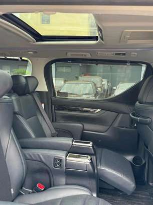 Toyota Alphard Executive Grade Lounge 2018 Double Sunroof image 6