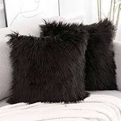 New luxury black and white fur pillowcases image 2