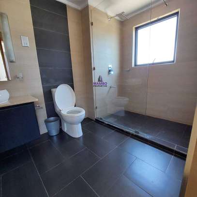 Serviced 2 Bed Apartment with En Suite at Brookside Drive image 13