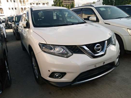Peal white Nissan Xtra image 5