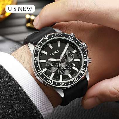 Top quality and elegant Fossil timepiece for men image 2