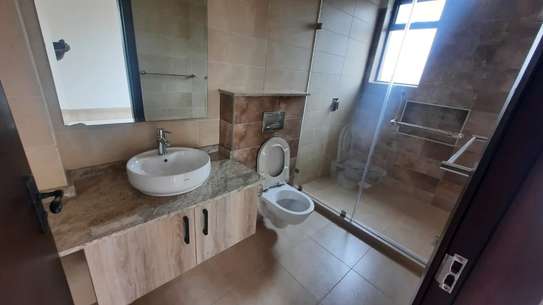 3 Bed Apartment with En Suite in Parklands image 11