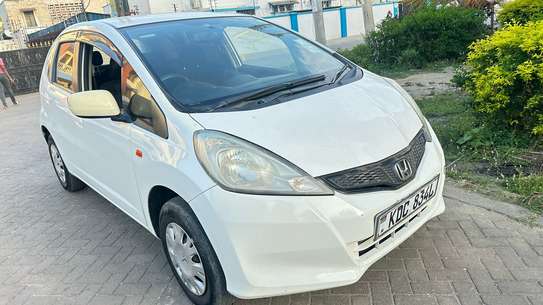Honda Fit white KDC image 8