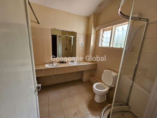 4 Bed House with En Suite in Spring Valley image 14