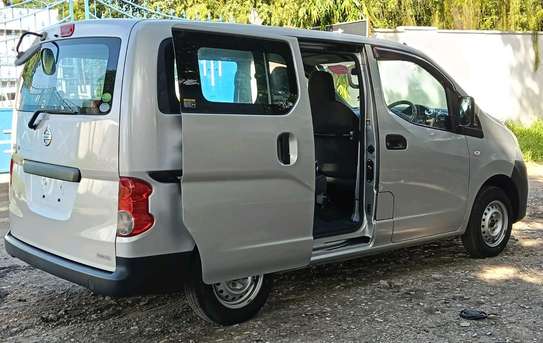 Nissan NV200 image 8