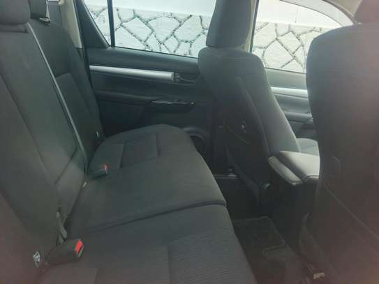 Toyota Hilux double cabin image 10