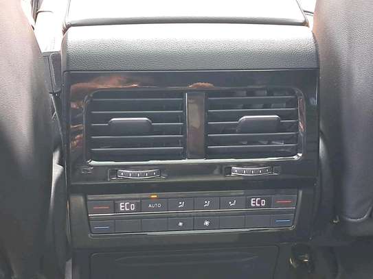 Volkswagen Touareg TDI 4MOTION 2021 image 6