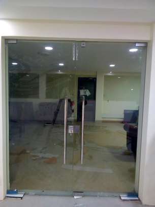 frameless glass partition image 3