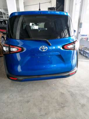 Toyota sienta blue 🔵 image 3