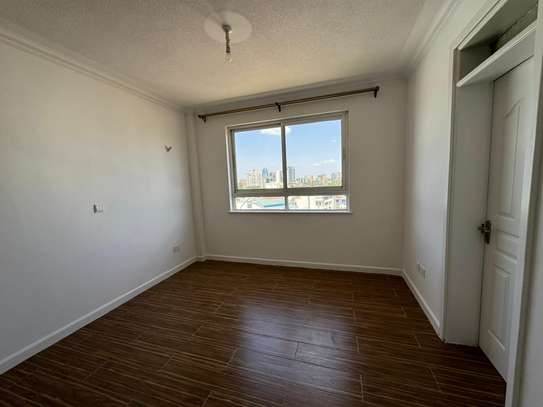 3 Bed Apartment with En Suite in Riverside image 15