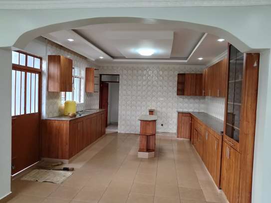 Newly built 5 bedroom house in a gated community image 5