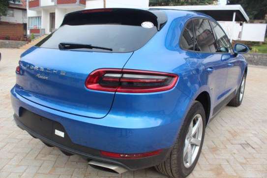 PORSCHE MACAN 2017 LEATHER SUNROOF 49,000 KMS image 3