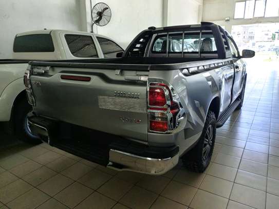 Toyota Hilux single silver image 3