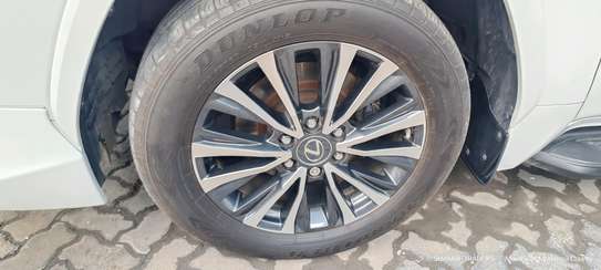 Lexus LX600 Petrol 2024 White image 4