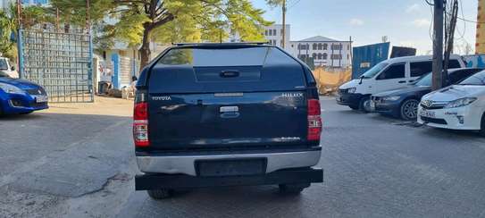 TOYOTA HILUX INVISIBLE DOUBLE CABIN image 11