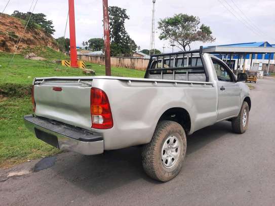 TOYOTA HILUX 4WD image 13