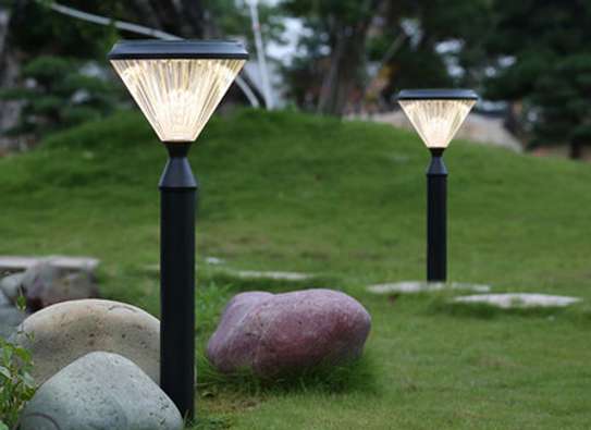 Solar Lawn Lamp (CPD5405) image 1