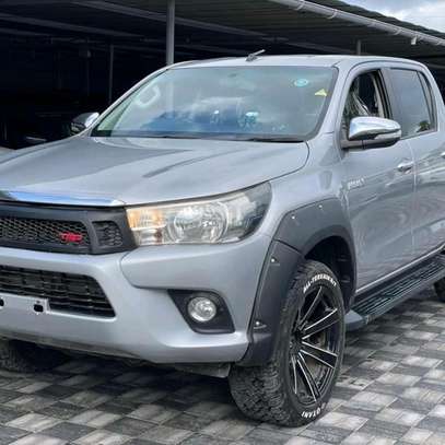 TOYOTA HILUX REVO image 8