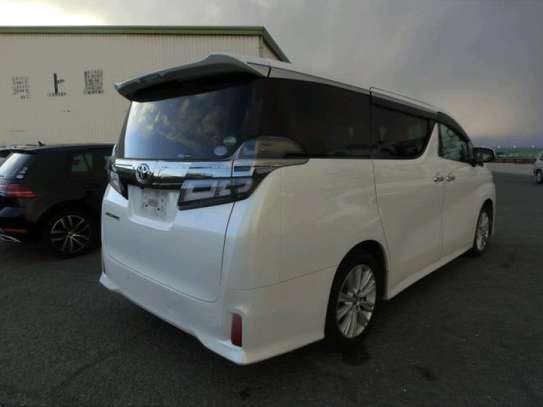 Toyota VELLFIRE image 2