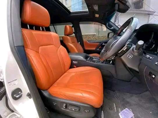 2019 Lexus LX570 image 1