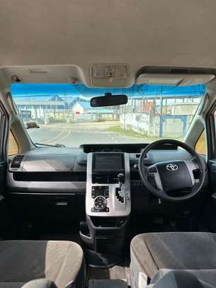 TOYOTA VoXy 2012 image 7
