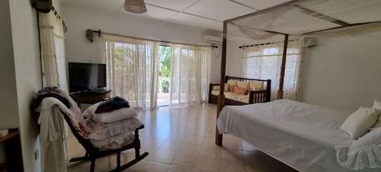3 Bed Villa with En Suite at Aloo Drive image 21
