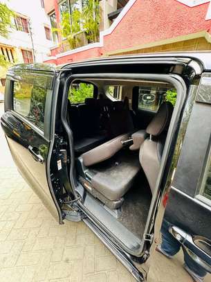Toyota sienta black image 6