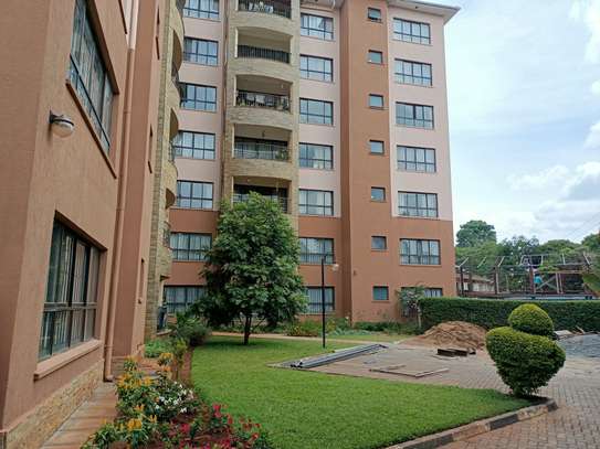 3 Bed Apartment with En Suite at Brookside Dr image 1