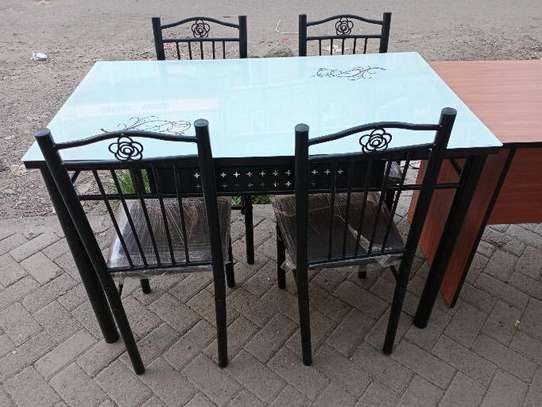 Morden dinning table 4 seater image 2