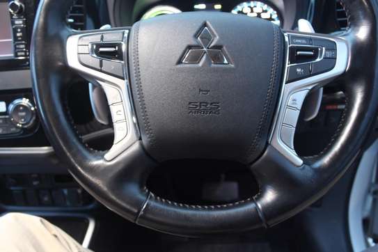 MITSUBISHI OUTLANDER image 3