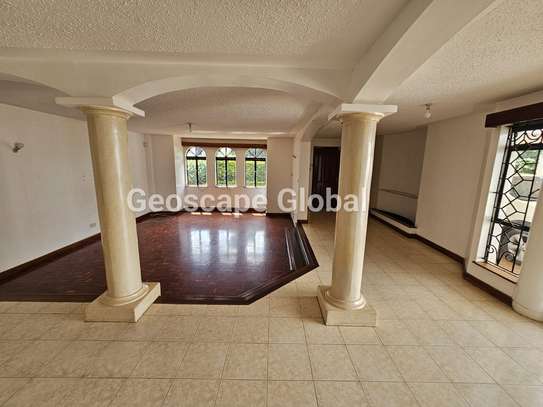5 Bed Townhouse with En Suite in Spring Valley image 16