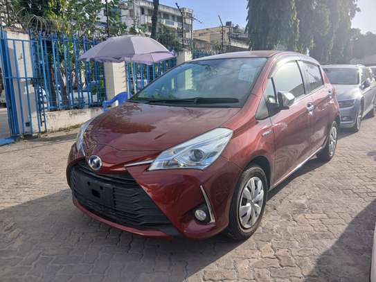 Toyota vitz Hybrid 2019 deposit 650K image 4