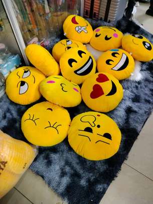 Big size emoji pillows available 🥳🥳🥳
* image 1