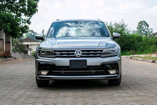 2017 Volkswagen Tiguan R-line image 1