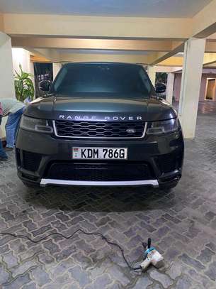 2019 model Range Rover sport HSE image 11