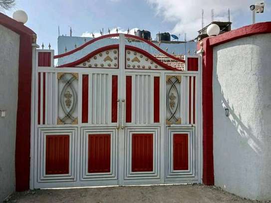 Executive heavy steel modern gates with Top security image 7