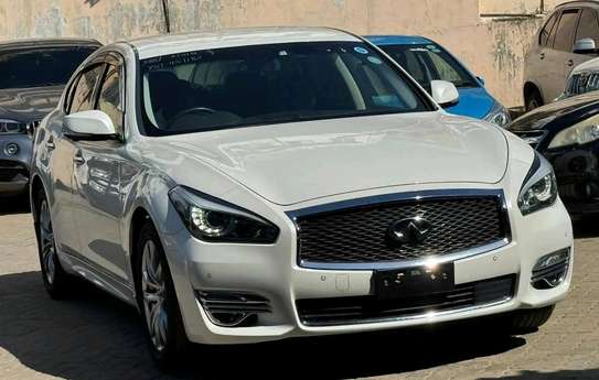 Nissan Fuga Infinity White 2017 image 2