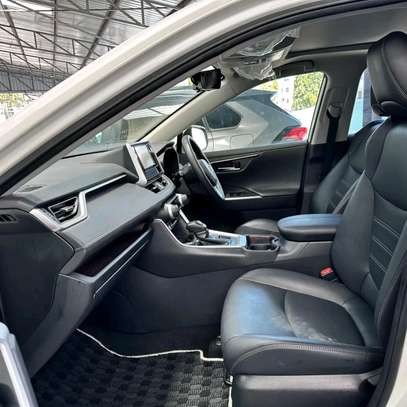 Toyota Rav4 2019 white 2wd image 4