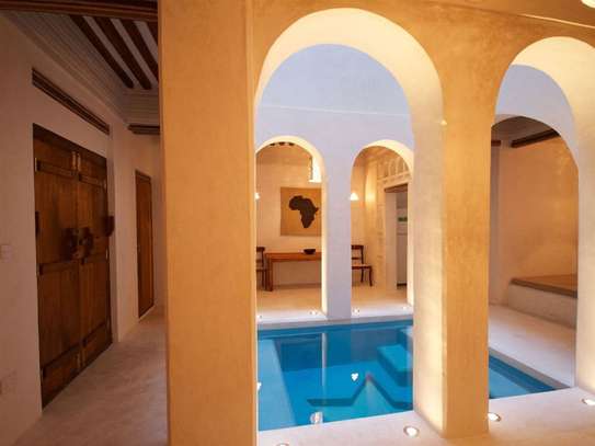 4 Bed House with Swimming Pool in Lamu image 3