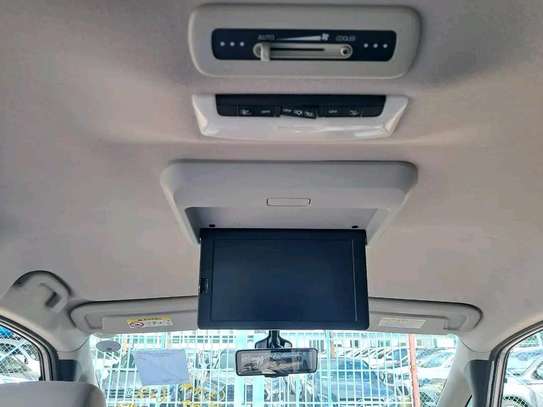 Nissan  Serena hybrid image 8