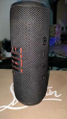JBL flip 6 bluetooth speaker image 6