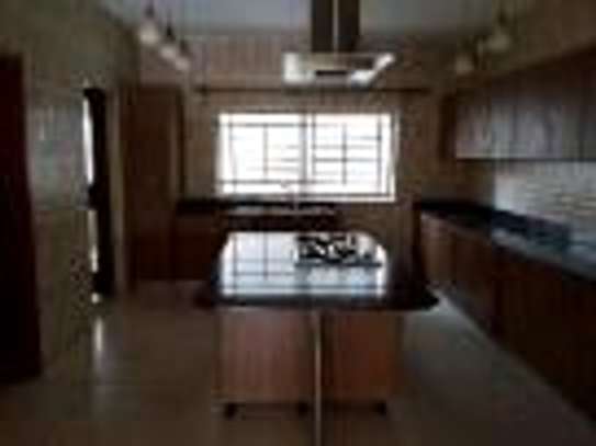 Westlands-Impressive three bedrooms Apt for rent. image 5