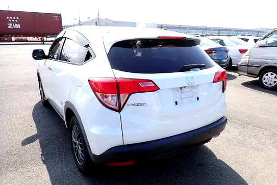 HONDA VEZEL-HR-V FULLY LOADED. image 5