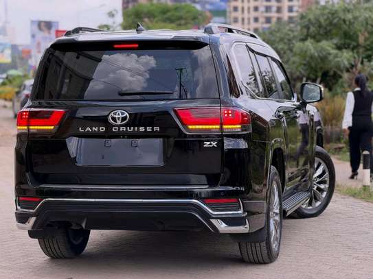 2022 Toyota land cruiser ZX diesel image 1