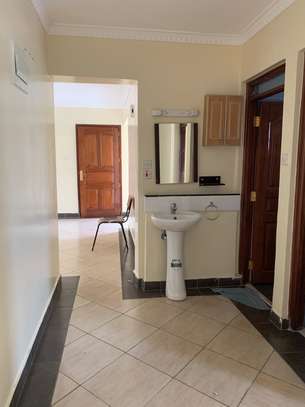 3 bedroom apartment master Ensuite available image 8