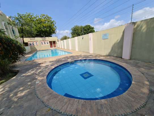 5 Bed Townhouse with En Suite in Nyali Area image 4