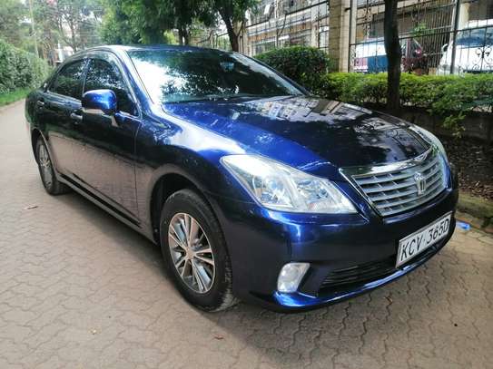 2012 Toyota Crown Royal Saloon 2.5L V6 Fully loaded image 1