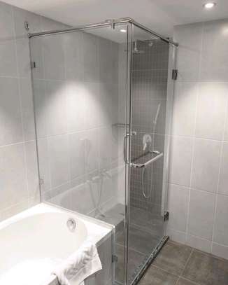 Shower cubicles image 3