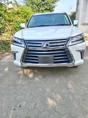 Lexus LX 570 V8 image 15